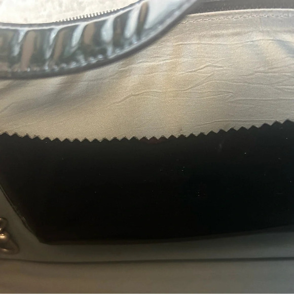 Mario Hernandez mint condition vinyl  purse - Picture 8 of 10